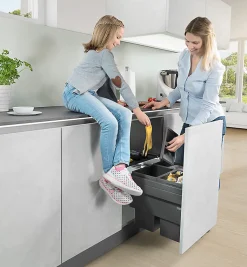 Poubelle de cuisine coulissante encastrable 55L Hailo Cargo Synchro