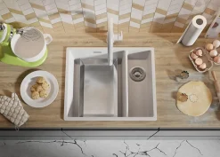 PRIMAGRAN Evier Cuisine en Granit Blanc 56x47cm, Lavabo 1,5 bacs + Kit de Vidage + Accessoires, Évier à Encastrer au meuble 60cm