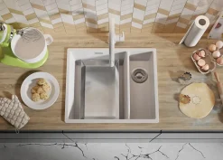 PRIMAGRAN Evier Cuisine en Granit Blanc 56x47cm, Lavabo 1,5 bacs + Kit de Vidage + Accessoires, Évier à Encastrer au meuble 60cm