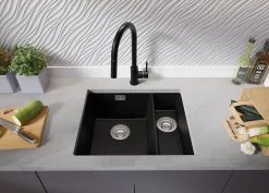 PRIMAGRAN Evier Sous Plan Noir Métallisé 56x47cm, Evier en Granit 1,5 bacs + Kit de Vidage, Évier au meuble 60cm - London Duo