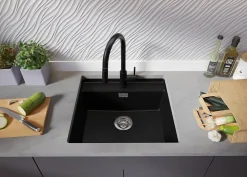 PRIMAGRAN Evier Sous Plan Noir Métallisé 56x53cm, Evier en Granit 1 bac + Kit de Vidage + Accessoires, Évier au meuble 60cm