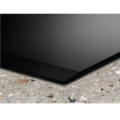 Table de cuisson aspirante induction 78cm 4 feux 7350w noir Electrolux KCC83443