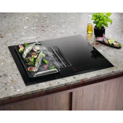 Table de cuisson aspirante induction 68 cm 4 feux 7350 W noir Electrolux KCC73443