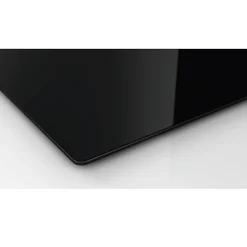 Table de cuisson vitrocéramique 60cm 3 feux 5700w noir Bosch PKK611BB8E série 4