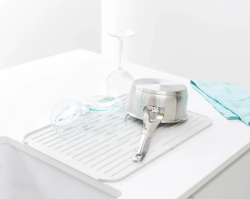 Tapis égouttoir à vaisselle en silicone Brabantia SinkSide gris clair