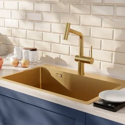 Timeless 68x45x21 cm évier encastrable en inox 304 + mitigeur inox avec douchette extractible, or brossé (TMLKST-6845BG-M1)