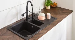 Évier de cuisine réversible à encastrer 1,5 bacs avec égouttoir Arber, en granit noir